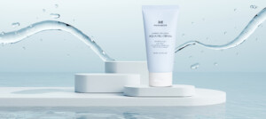 Aqua Fill Cream de Marinecos sobre fondo azul